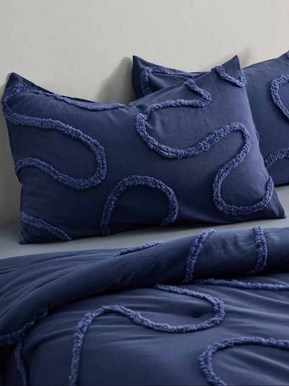 Urban Outfitters Quinn Wiggle 100% Cotton Indigo Blue Tufted Sham Set size King